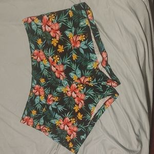 NWOT No boundaries shorts.